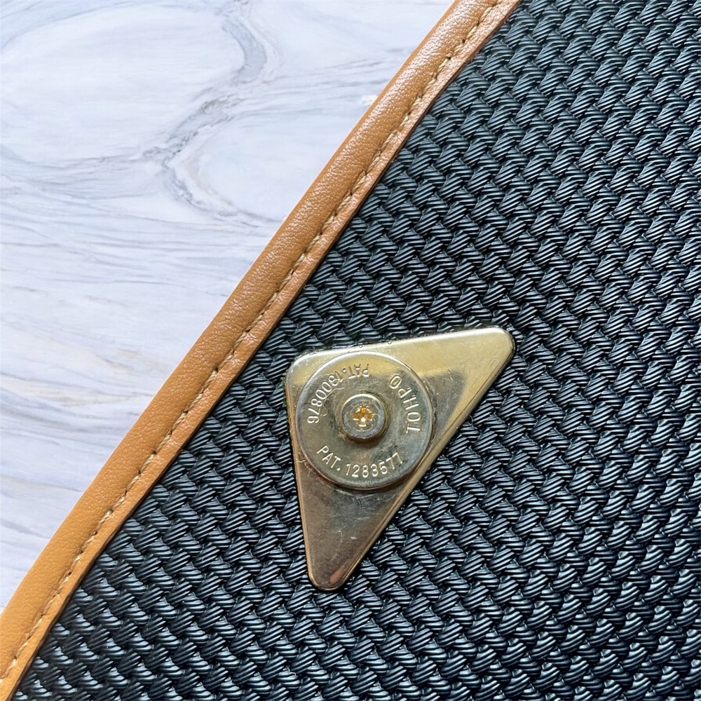 Sale! YSL Yves Saint Laurent Clutch Shoulder Bag ✨ - Picture 7 of 16